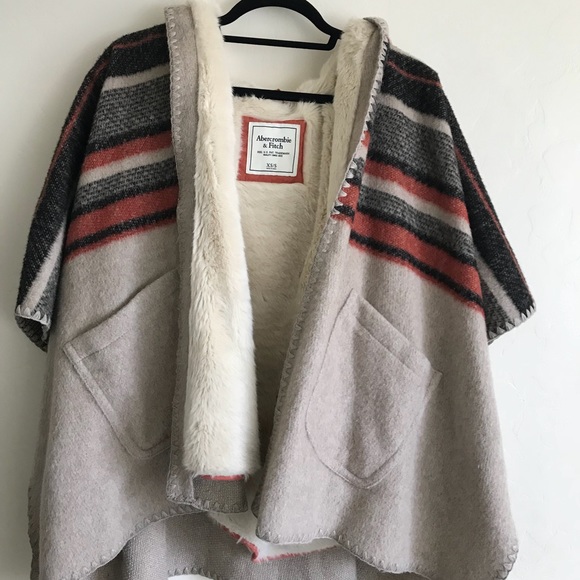 A+F poncho lined with faux fur - Picture 2 of 5
